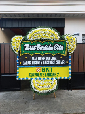 Papan Bunga Duka di Tanah Kampung