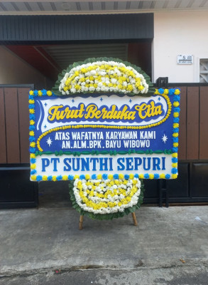 Papan Bunga Duka di Tanah Kampung