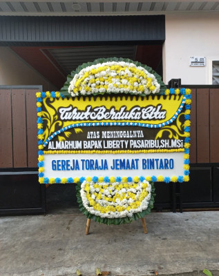 Papan Bunga Duka di Tanah Kampung